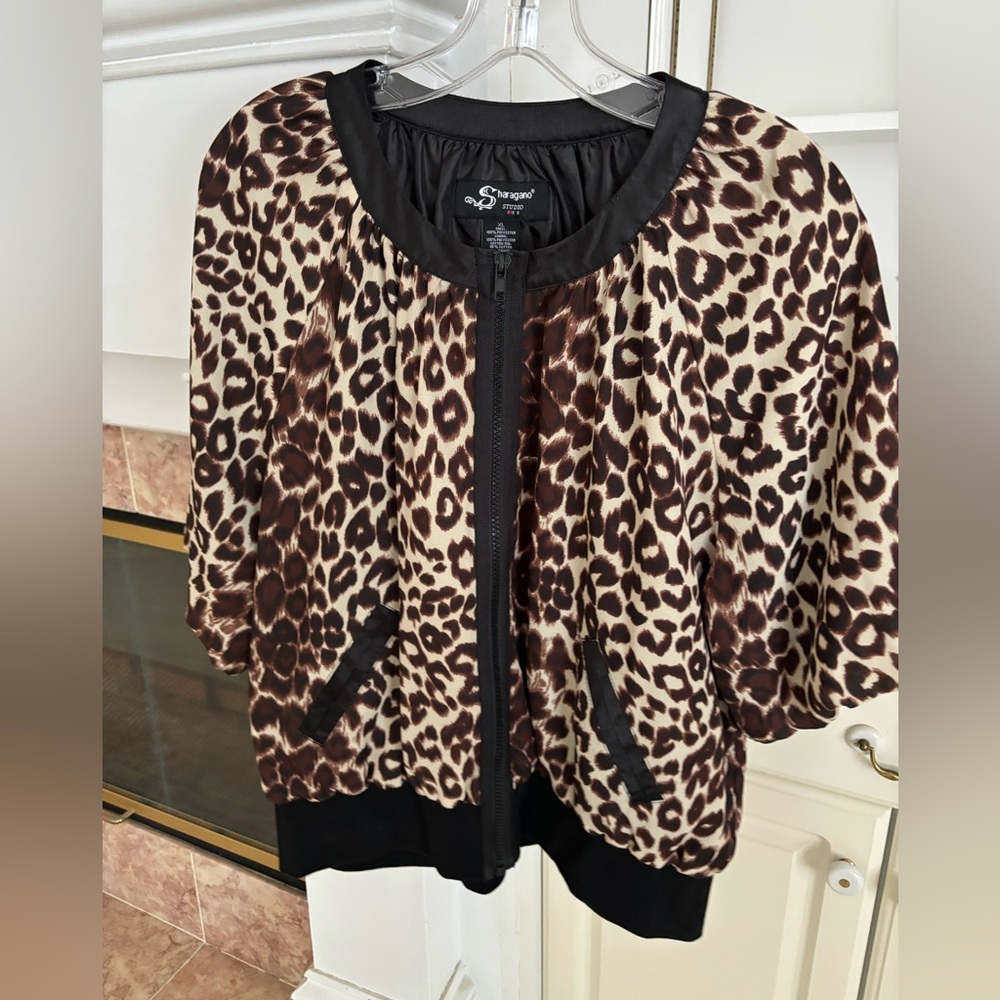 Beautiful fully lined jacket with three quarter sleeves!